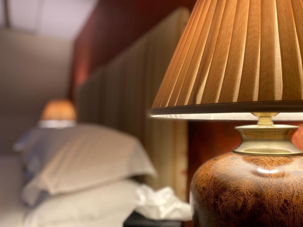 Le Bouchon Brasserie & Hotel Молдон Экстерьер фото