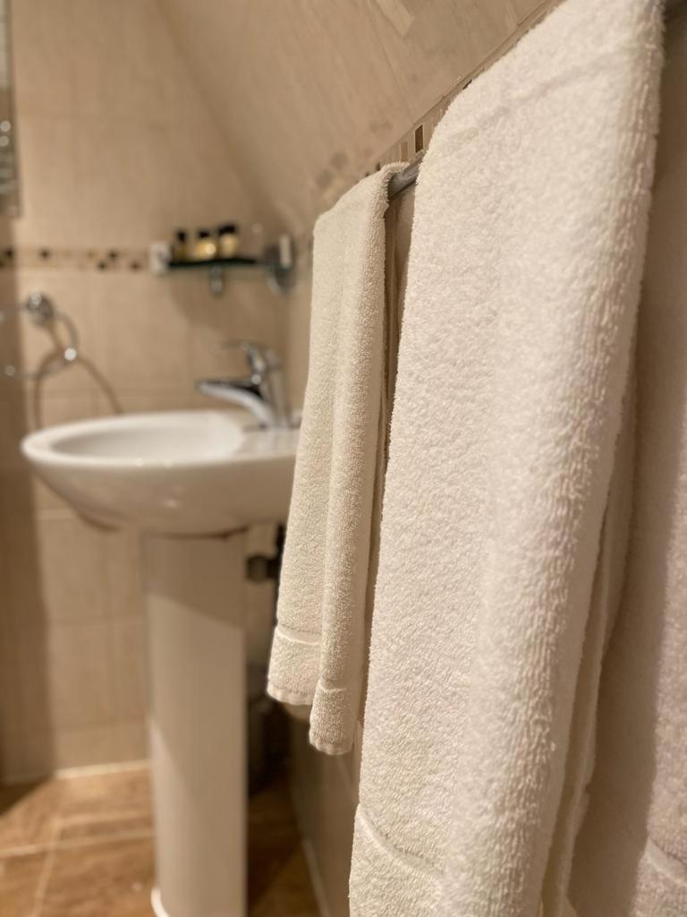 Le Bouchon Brasserie & Hotel Молдон Экстерьер фото
