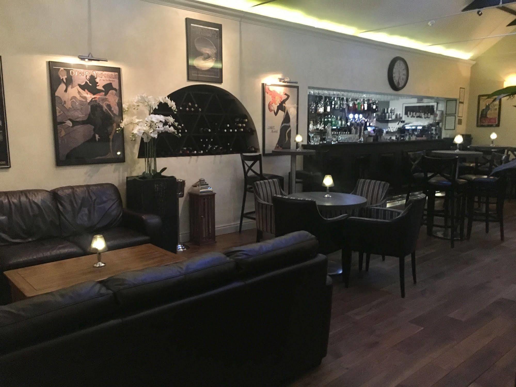 Le Bouchon Brasserie & Hotel Молдон Экстерьер фото